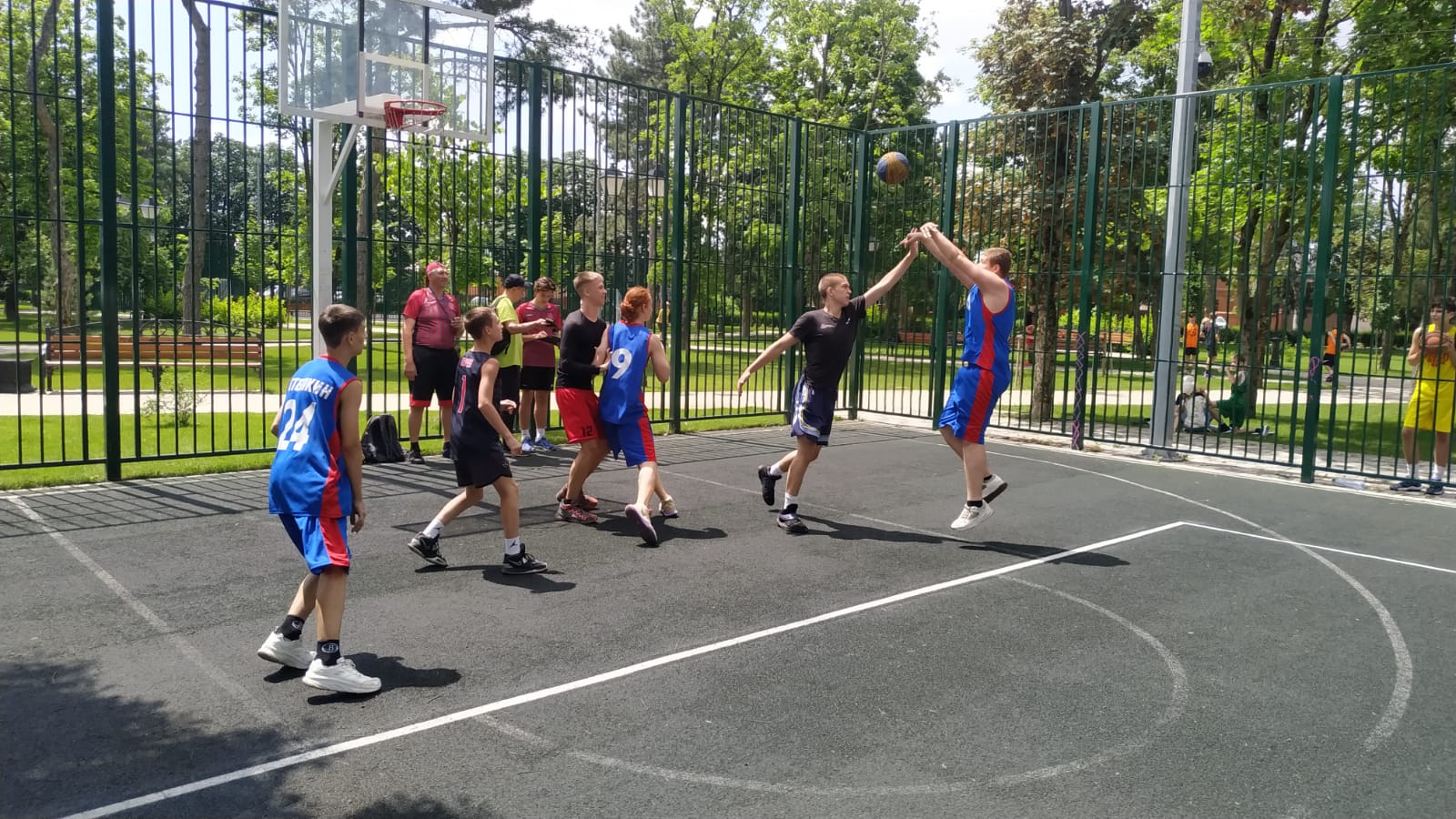Финал окружных соревнований по уличному баскетболу в рамках Всекубанского турнира на Кубок губернатора.