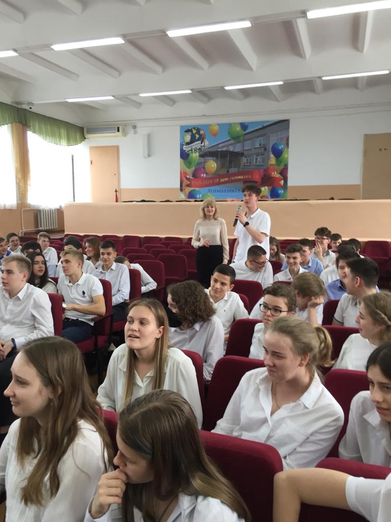 Гагаринский урок «60-летие полёта Ю. А. Гагарина».  Беседа гостей с учащимися гимназии. 