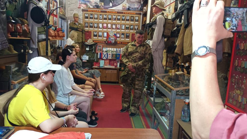 Встреча тимуровцев с председателем организации ветеранов Афганистана ПВО Золочевского П.В, мобилизованного Александром. 