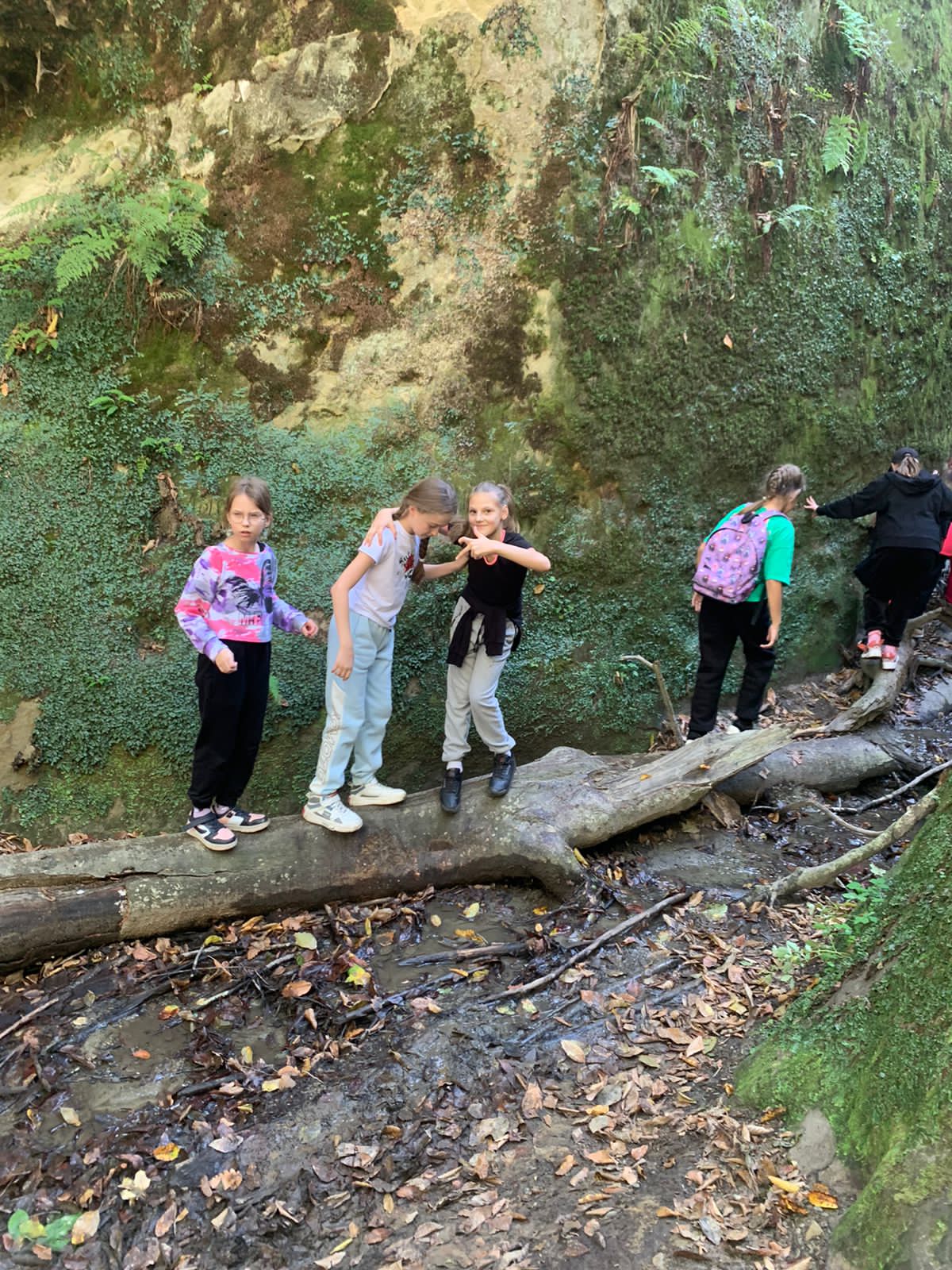 Пятиклассники сходили в туристический поход и поднялись к ущелью Волчьи Ворота.
