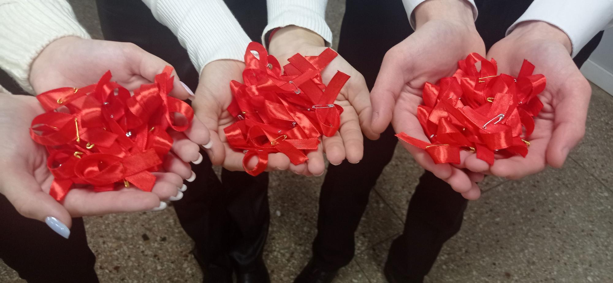Всемирный день борьбы со СПИДом. Волонтёрская акция "Красная ленточка""