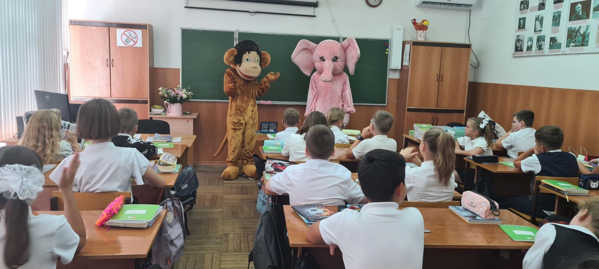 Волонтёрская акция с младшими школьниками "Дорожная азбука".