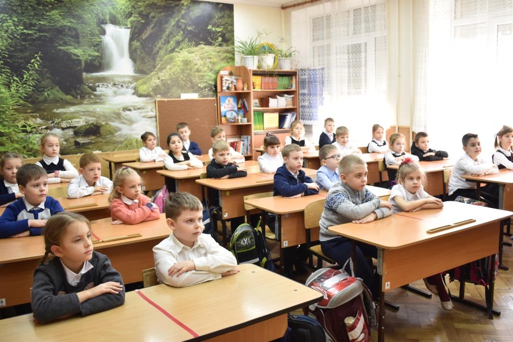 Дети знакомятся с презентацией "Блокадный Ленинград"