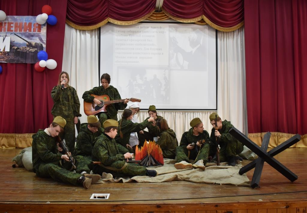 Выступление девятиклассников гимназии № 18 "Битва за Москву"